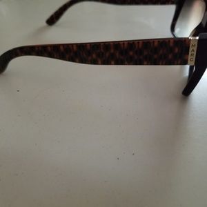 Marc Jacobs Accessories - Marc Jacobs Sun Glasses Marc Jacobs Accessories - Marc Jacobs Sun Glasses